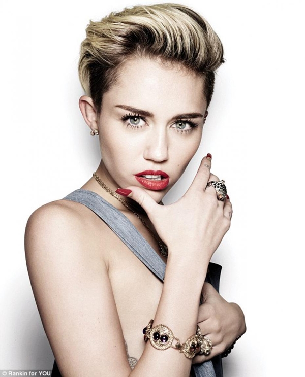 
	
	Miley Cyrus đã được ghi nhận với kỷ lục Ngôi sao nhạc pop được tìm kiếm nhiều nhất trên Internet.